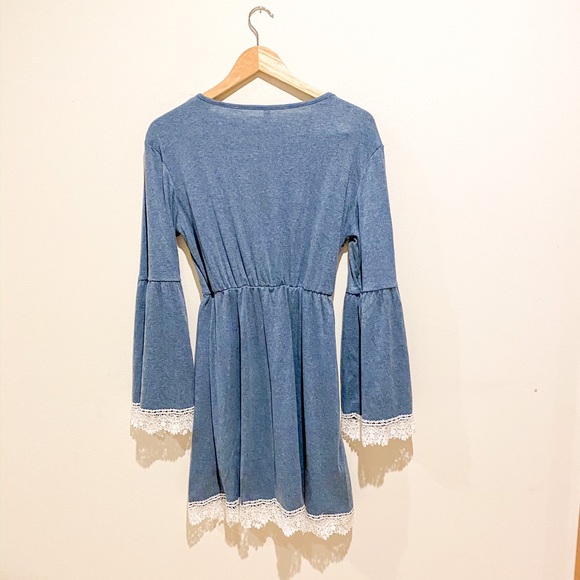 🥳 3 for 20$ Dress with bell sleeves & lace trim - Picture 3 of 3